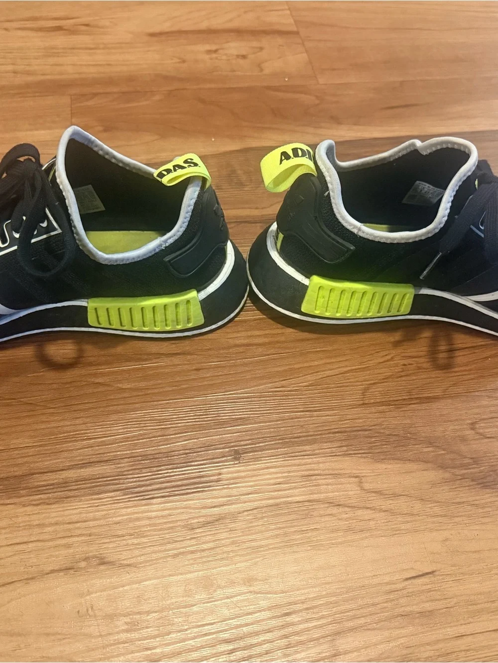 Black Men’s Athletic Sneakers with Neon Yellow Accent